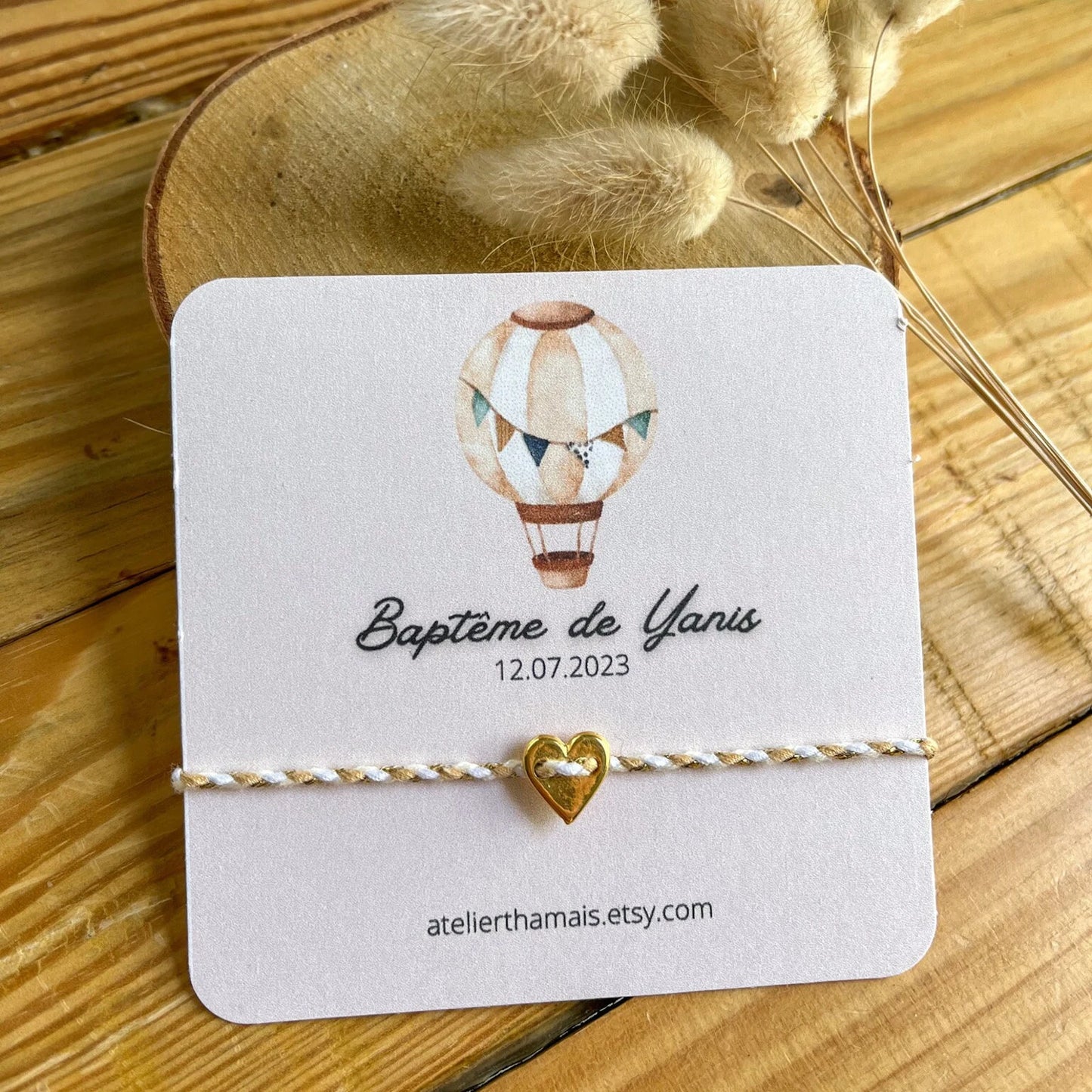 Cadeau invités baptême montgolfière - Bracelet sur carte personnalisable
